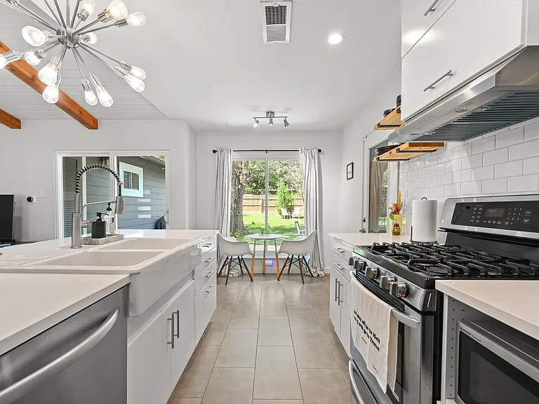 1605 Springer Ln — Photo 15