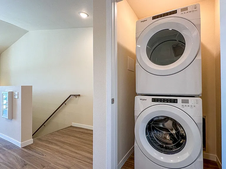 713 Caroline St — Photo 295