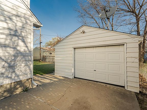 2nd image of 1007-11 1/2 St SE
