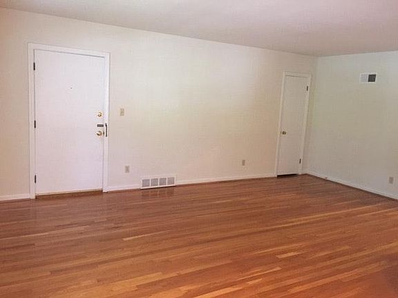 3rd image of 3428 Linwood Ave #1R