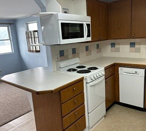 Kitchen Stove, Microwave, and Dish Washer