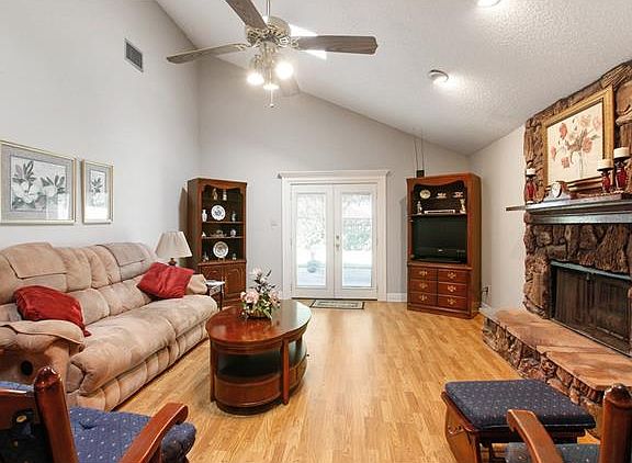 4th image of 3433 Maine Ave