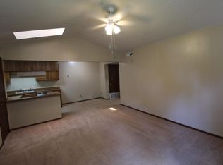 1212 Parkwood Ct, Moore, OK 73160