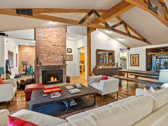 5th image of 110 N Camino Miramonte