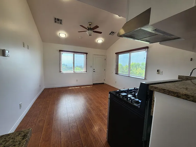 17118 Oak View Dr — Photo 9