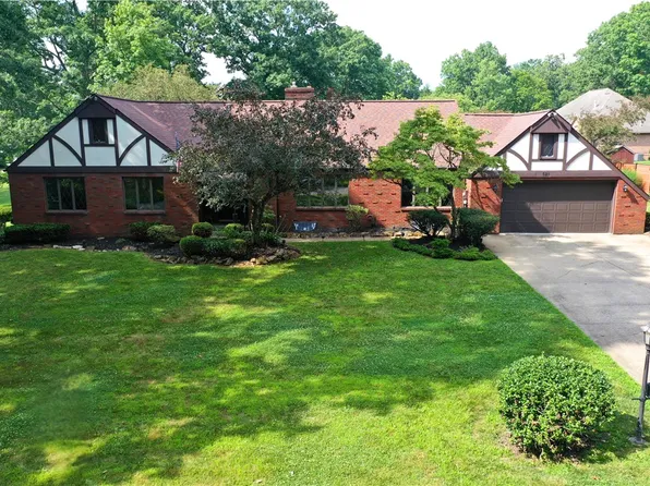 521 E Pine St, Grove City, PA 16127