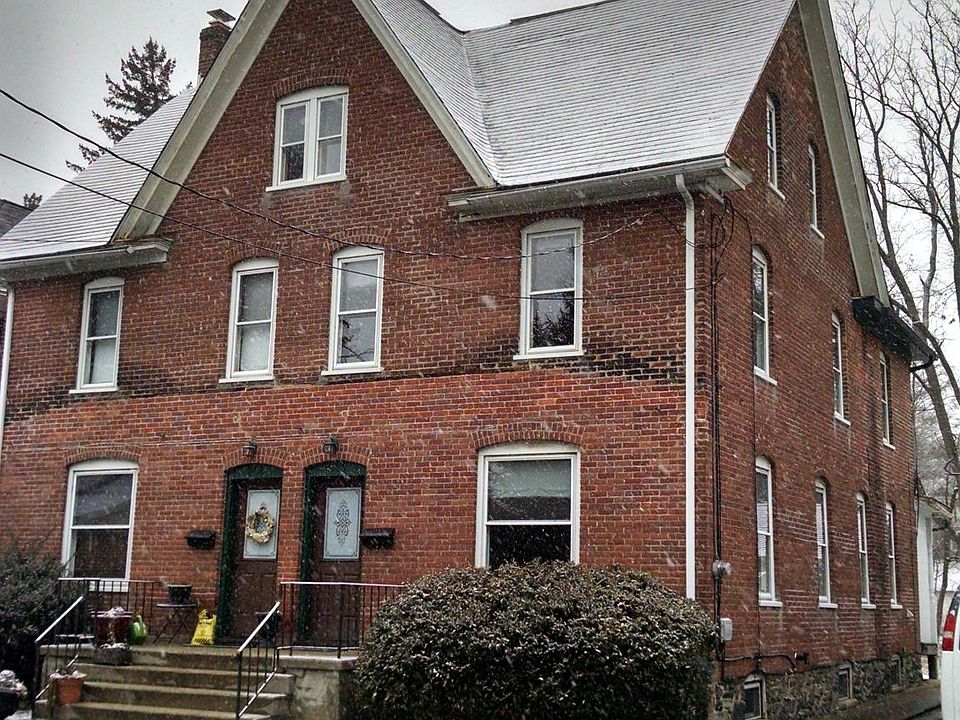 506 Brown St. is the right side of the building.