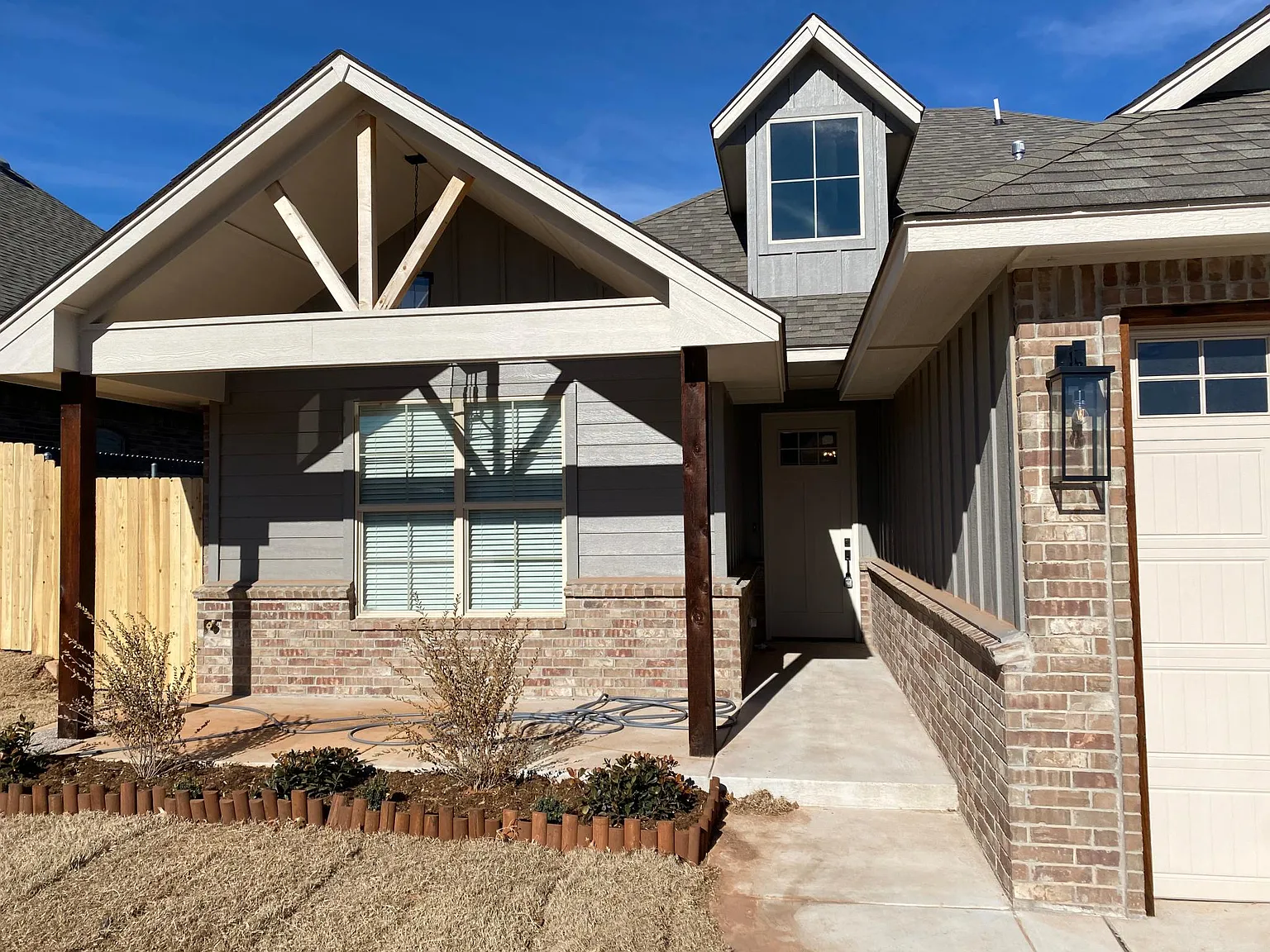 4 bed, 2012 sqft, $2,350 — Photo 2