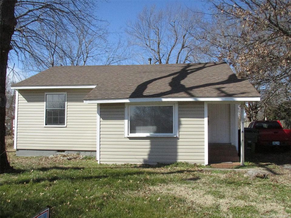 2nd image of 1011 Illinois St