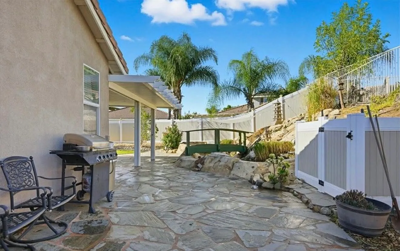 4 bed, 2627 sqft, $4,800 — Photo 2