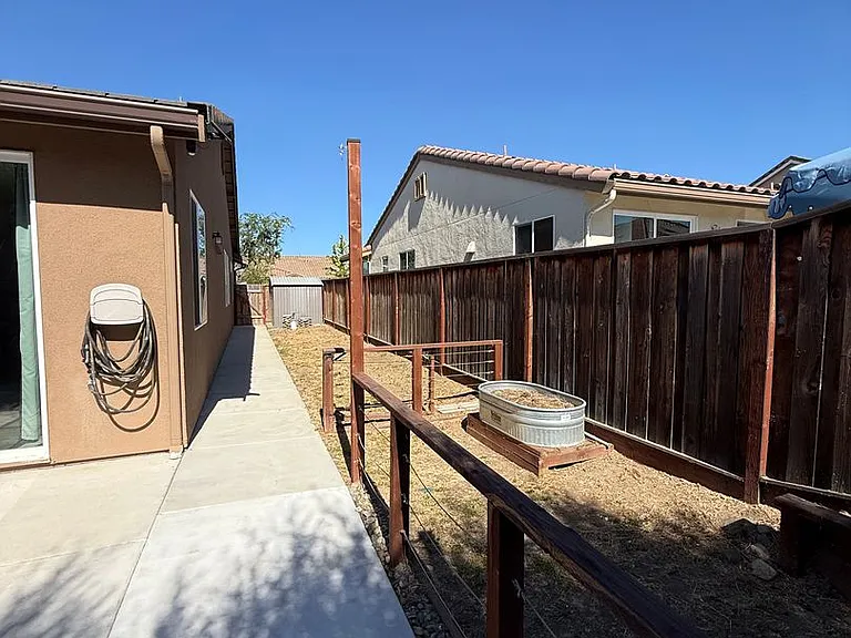 2925 Walker Way — Photo 16