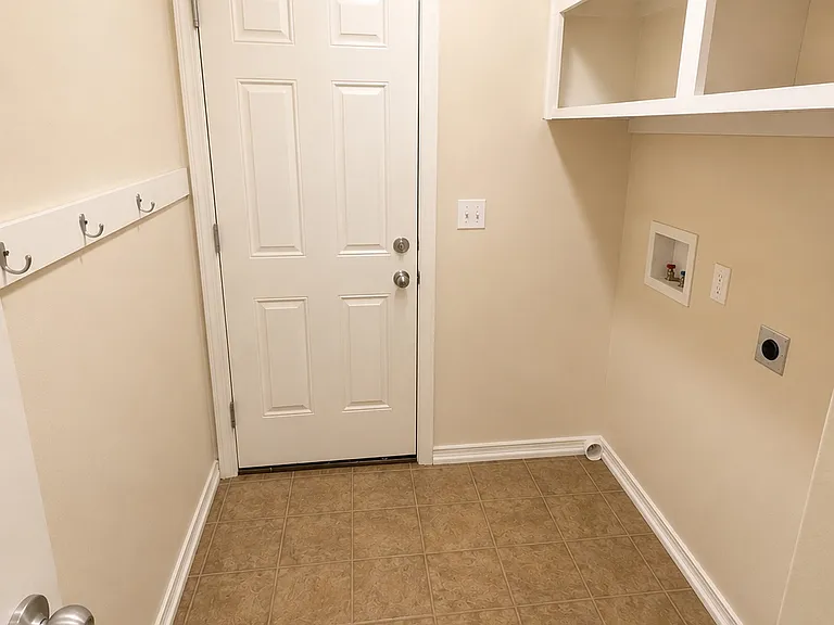 1703 W Tree Ln — Photo 16