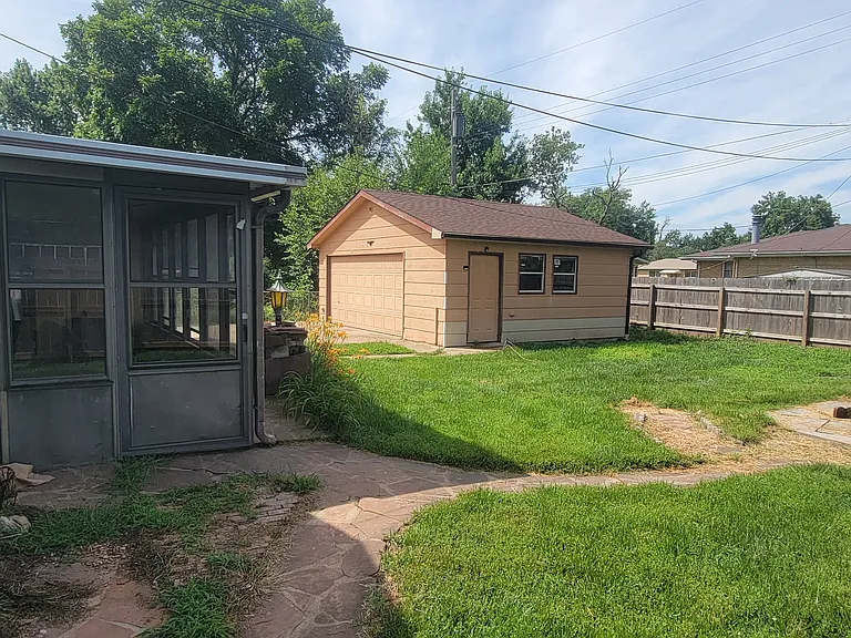 453 N Slade Ave — Photo 21