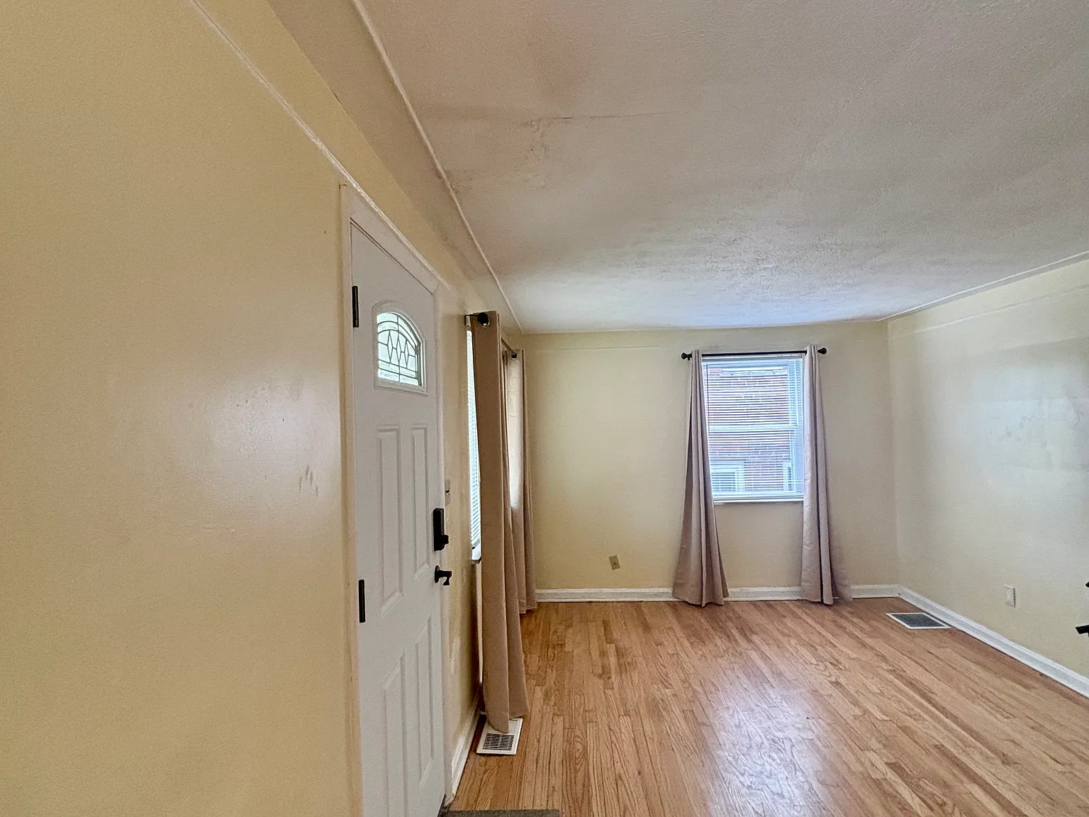 3 bed, 1200 sqft, $1,750 — Photo 2