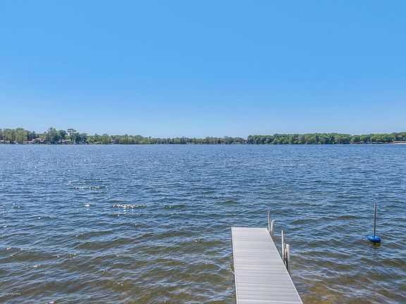 3rd image of 8910 Long Lake Dr E