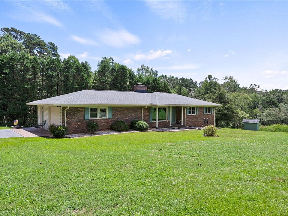 1st image of 450 Englewood Dr