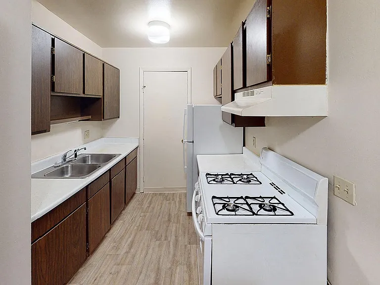 Glen Oaks Apartments — Photo 34