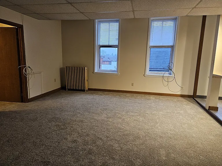 134-136 W High St — Photo 3
