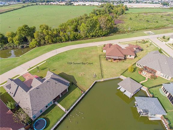 4th image of 1024 Sunset Bay Ct