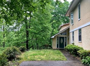 24 Deer Ridge Dr, Fairview, NC 28730