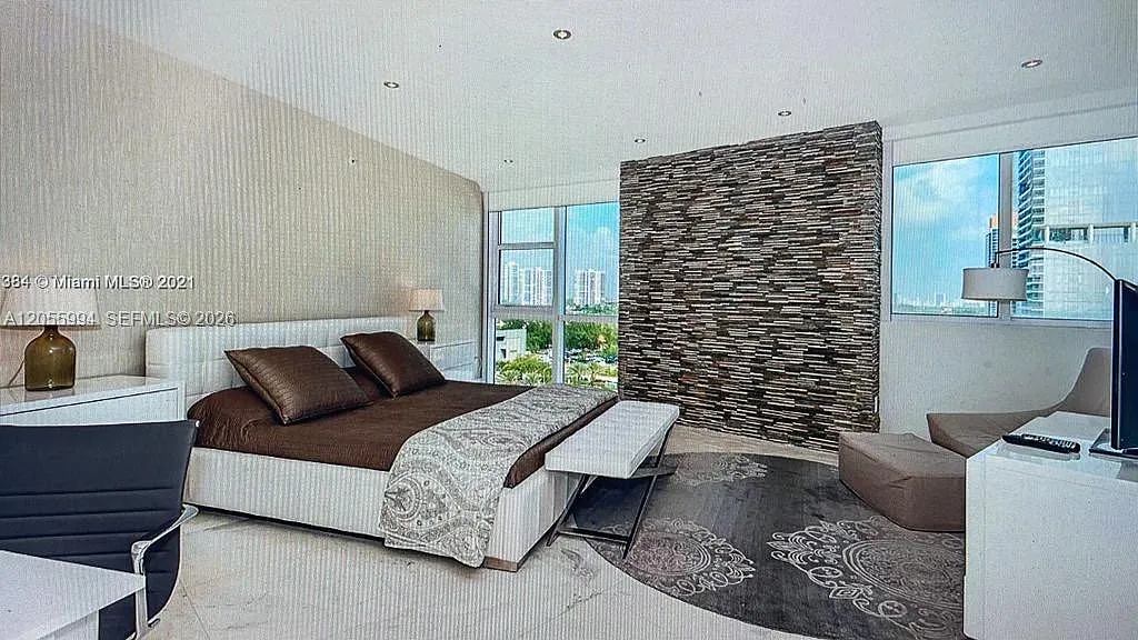 Trump Royale Condo — Photo 4