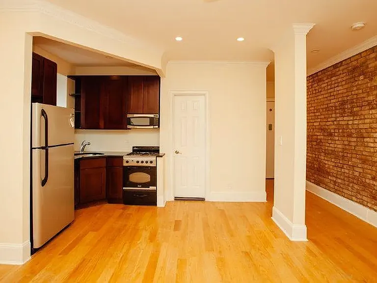 1215 Myrtle Ave #2R — Photo 3