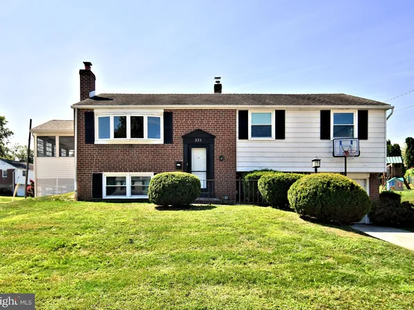 221 Bernard Dr, King Of Prussia, PA 19406