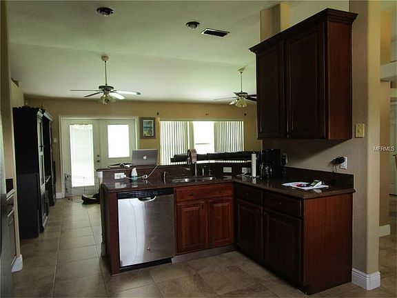 3rd image of 1919 S Lakeshore Dr