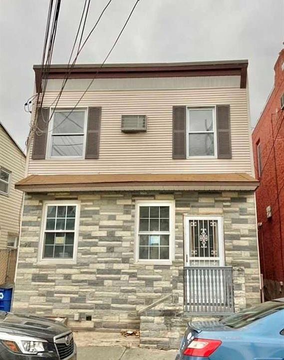 1st image of 214 William St