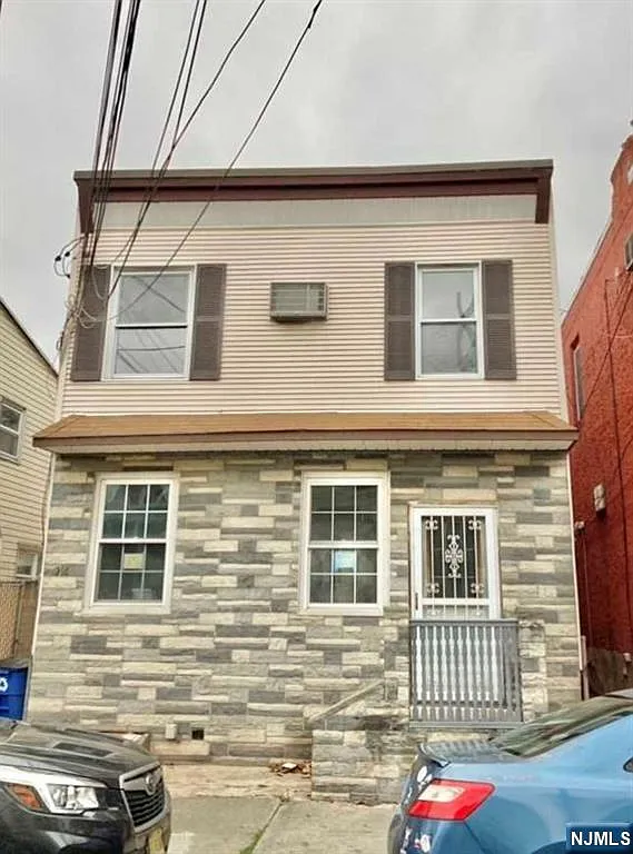 214 William St photo 1