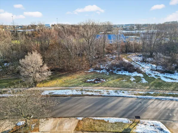 551 Century Ln, Holland, MI 49423