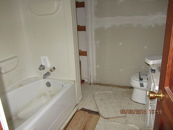 4th image of 23800 Rock Island Dr