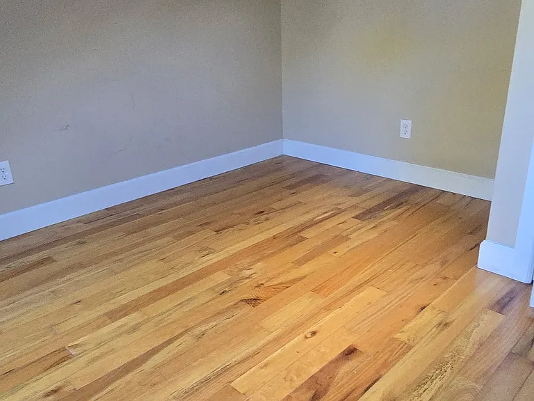 905 E 200 S #10 — Photo 9