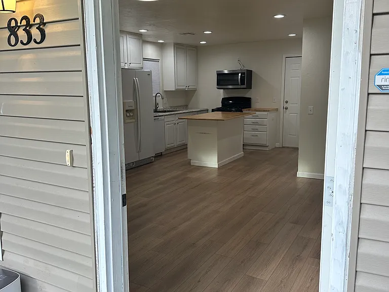 833 S Union Ave — Photo 2