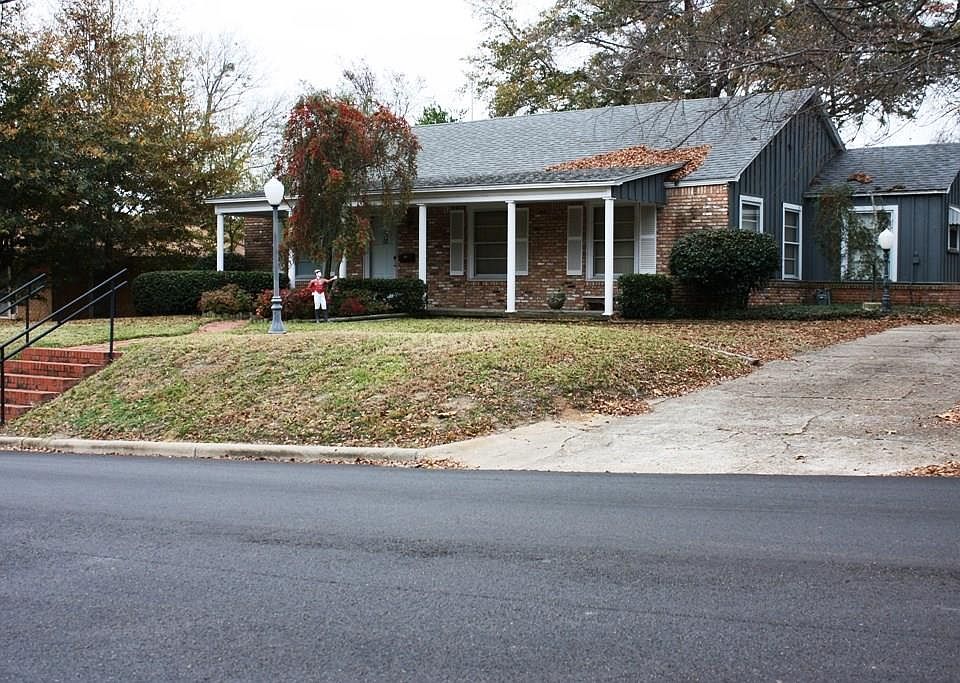 1st image of 102 E Pine St