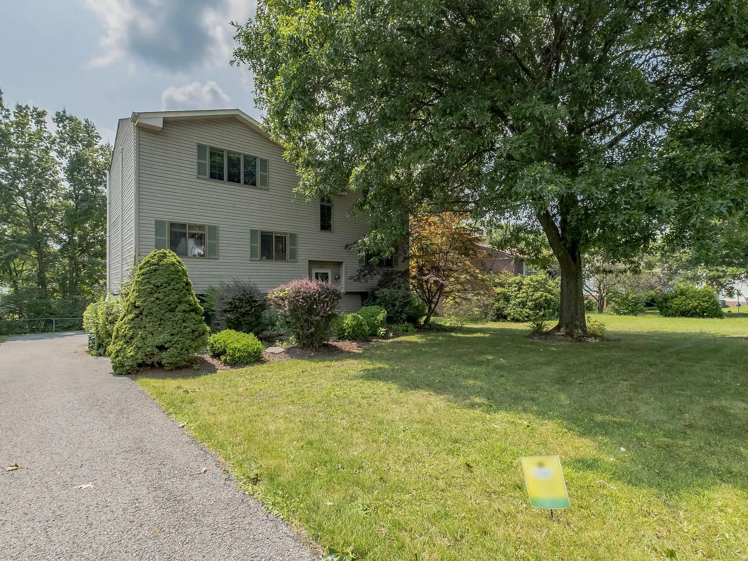 5 bed, 5000 sqft, $3,300 — Photo 1