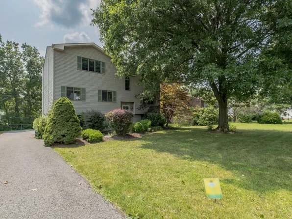 161 Briarwood Ln, Cranberry Township, PA 16066