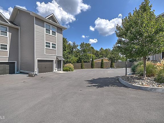 3rd image of 2802 W Walnut St #5