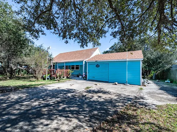 216 Steart St, Rockport, TX 78382
