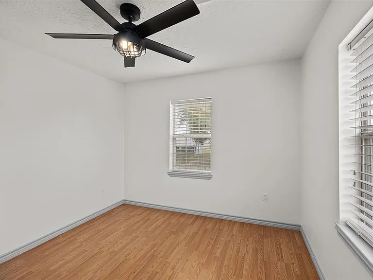 325 E A St — Photo 18