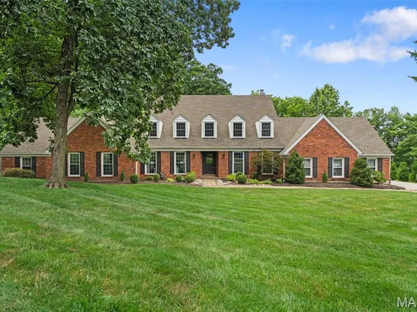 901 Mason Wood Dr, Saint Louis, MO 63141