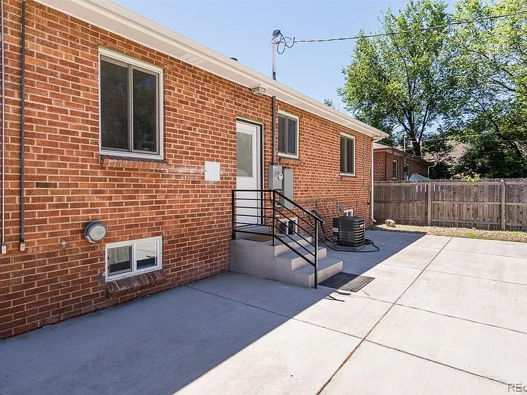 2895 Eudora St — Photo 25