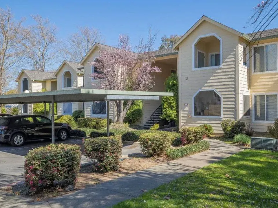 Great value, amazing location! 2 BR / 1 bath Napa $2,295