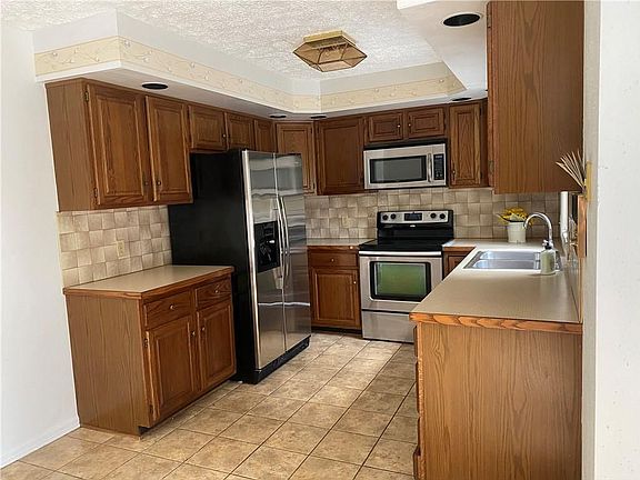 5th image of 3 Fieldstone Ln
