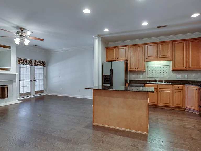 1823 Brentwood Pointe #1823 — Photo 4