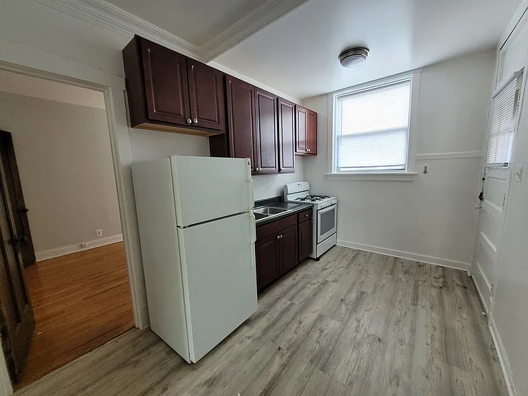 1233 W Chase Ave #3 — Photo 2
