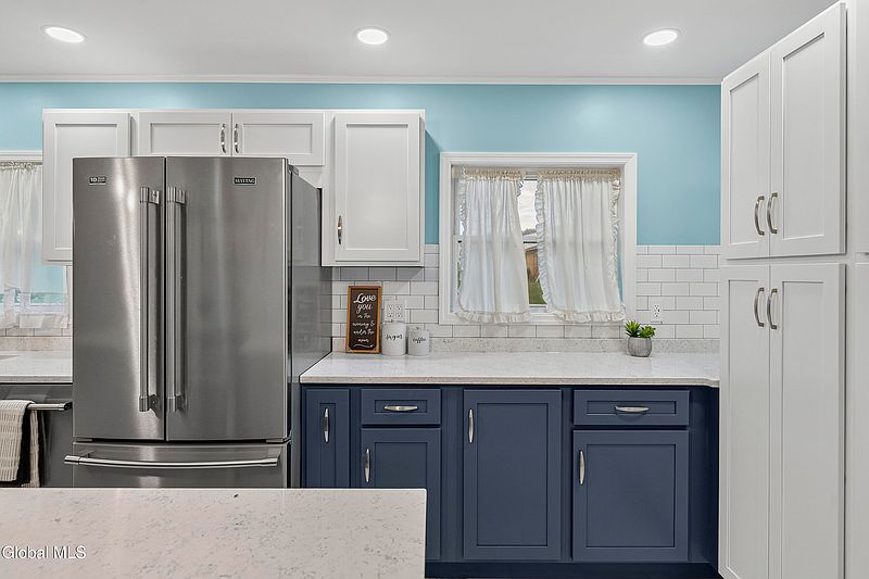 4th image of 181 Maple Avenue