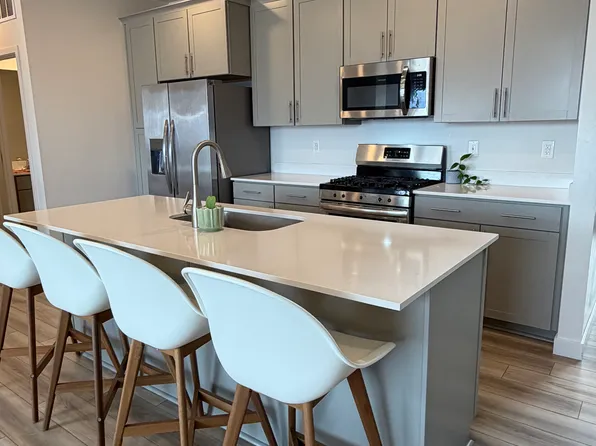 2076 N Red Yearling Dr, Saratoga Springs, UT 84045