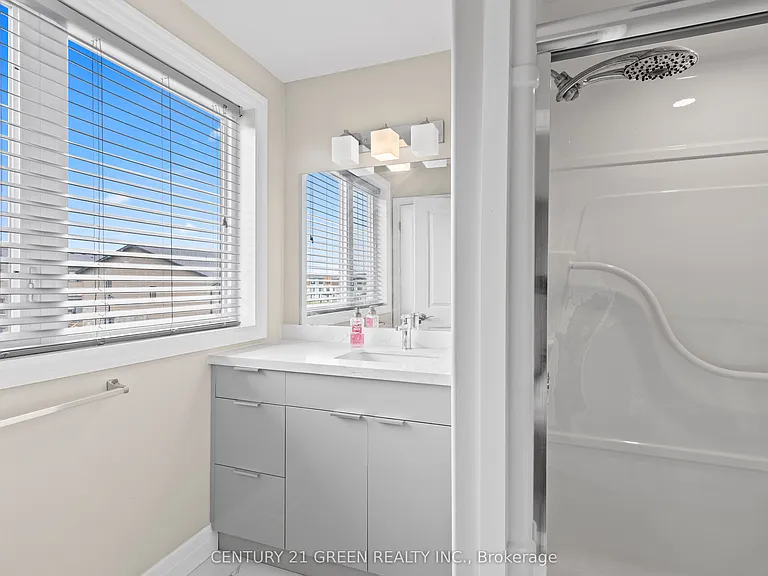851 Sarnia Rd — Photo 25