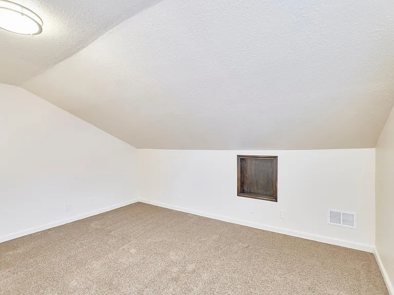 1421 N Park Pl — Photo 59